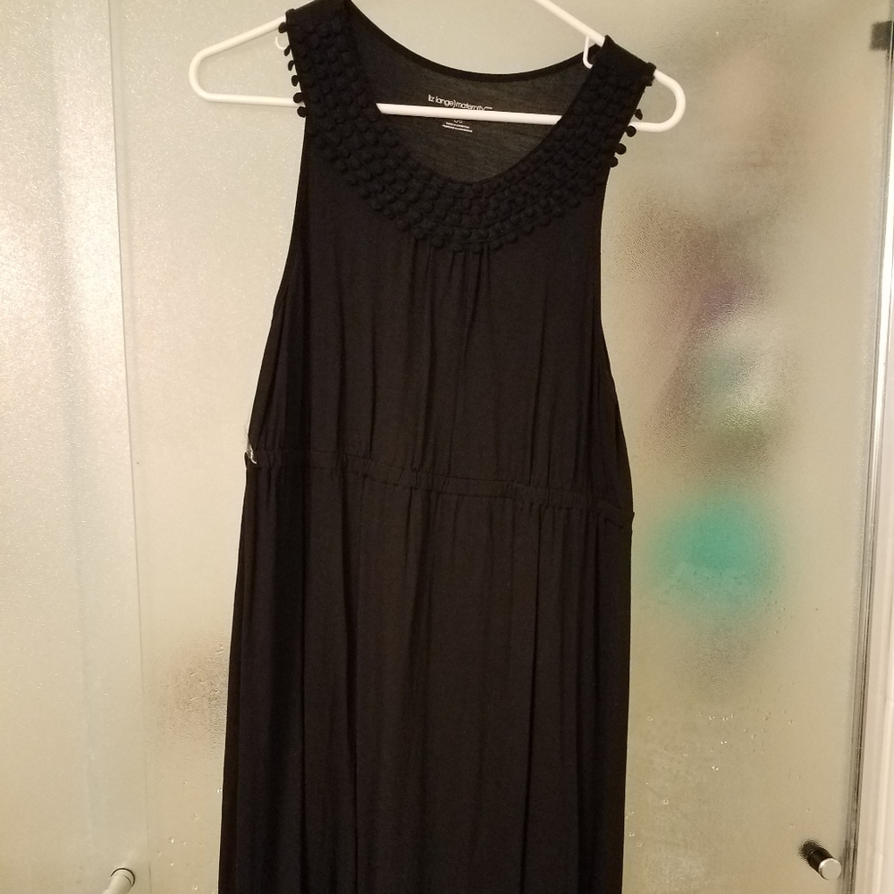 Sleeveless black maternity dress